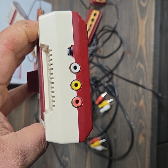 Retro Family Computer Console with Controllers Nintendo mini clone - Picture 5 of 8